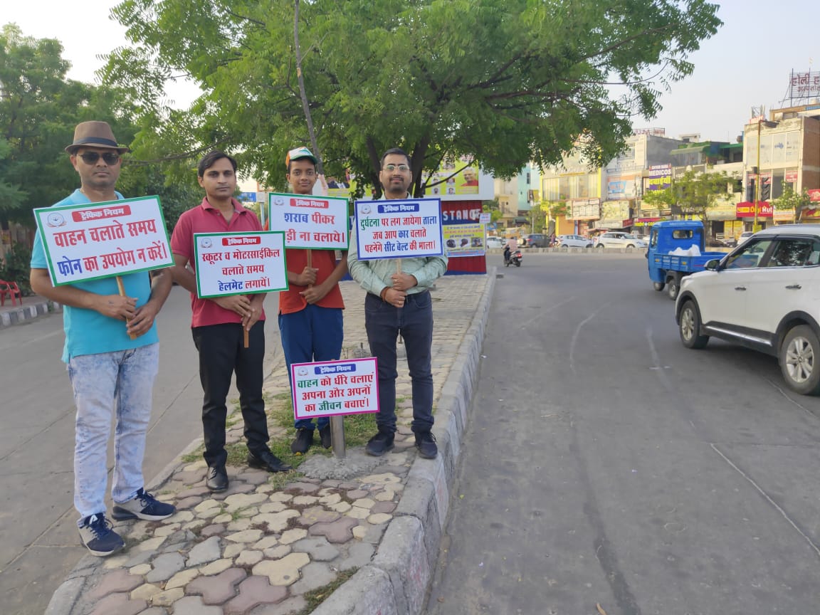 दिनांक 05-अक्टूबर-2022: निपुण फाऊंडेशन चैरिटेबल ट्रस्ट द्वारा रोहतक के दिल्ली बायपास पर सड़क सुरक्षा जागरूकता अभियान चलाया गया